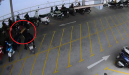 Thanh niên 'bẩn' tính tráo mũ bảo hiểm nhanh như chớp